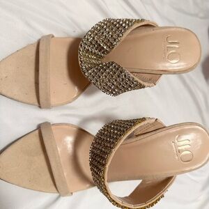 Jennifer Lopez Cream and Gold Heels with Textured Strap